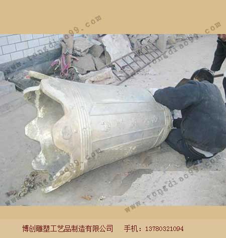 銅鐘鑄造生產(chǎn)現(xiàn)場(chǎng)實(shí)景