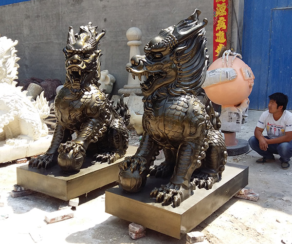 酒店門口銅麒麟